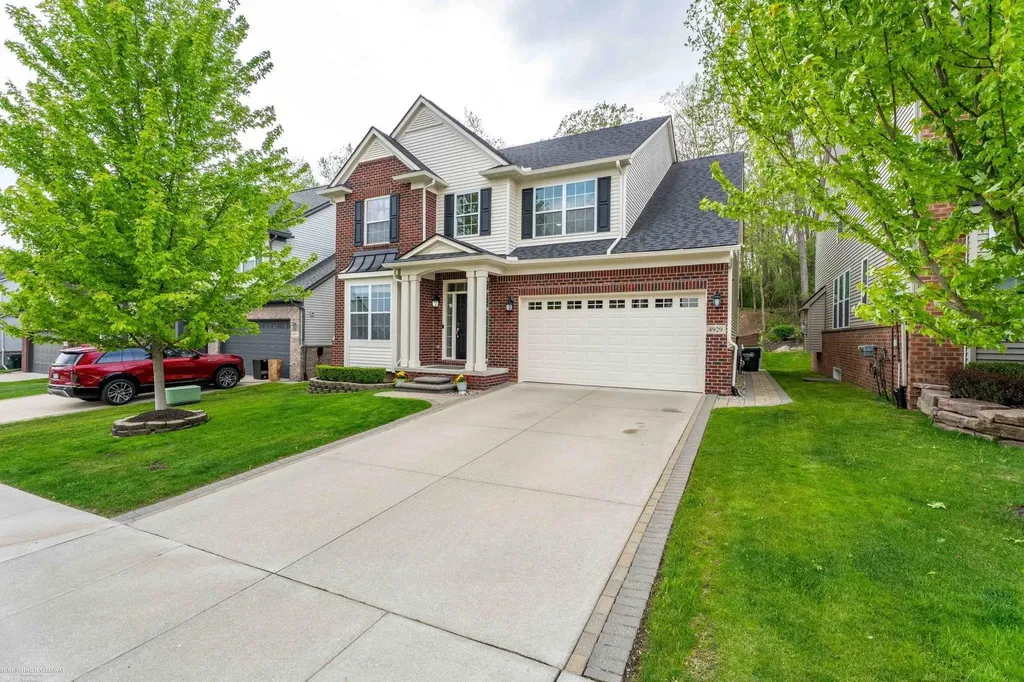 4929 W Stonegate Circle Lake Orion Village MI 48359