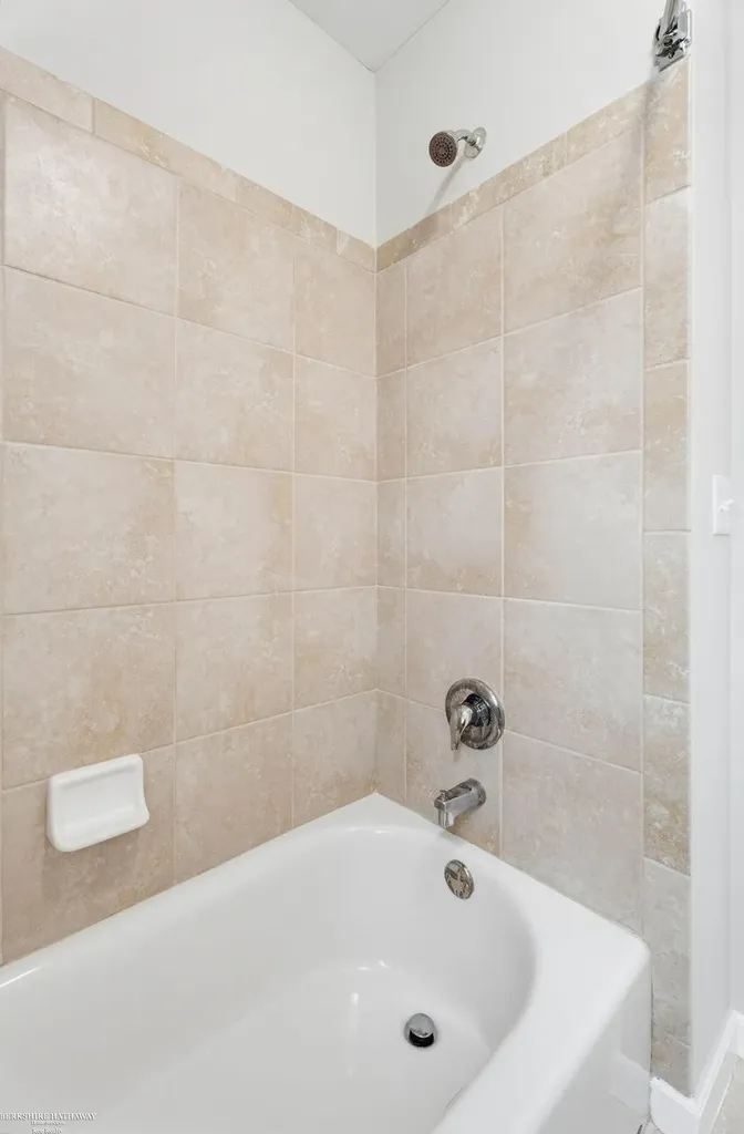 4929 W Stonegate Circle Lake Orion Village MI 48359