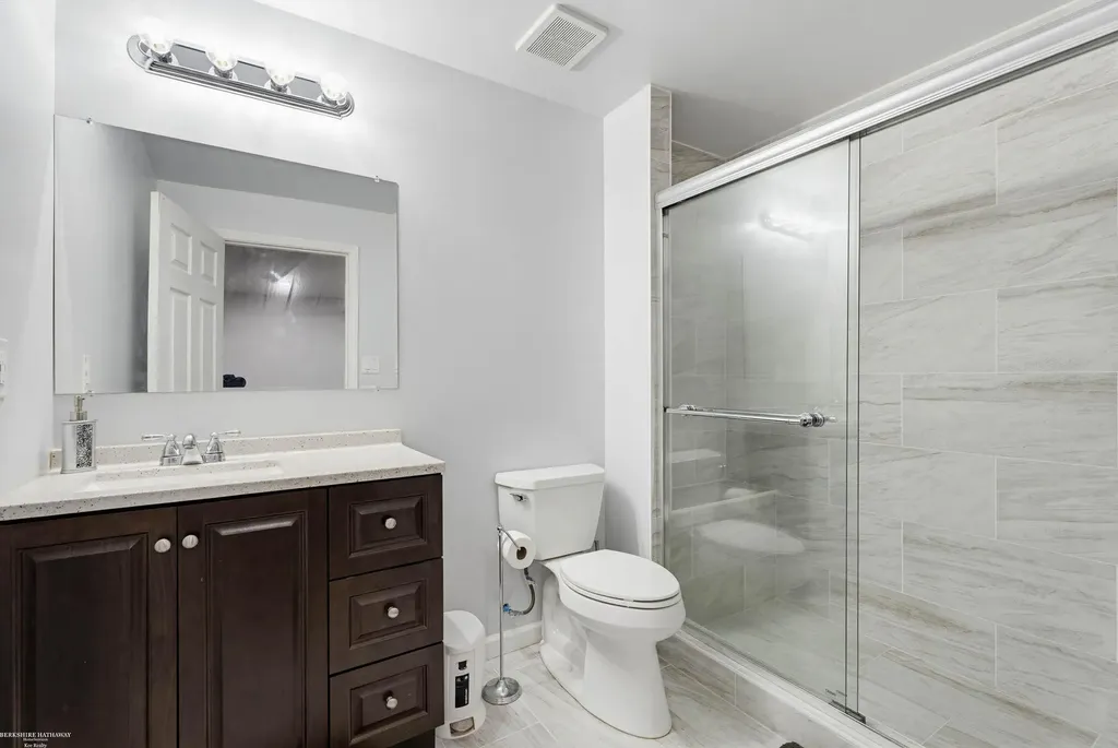 4929 W Stonegate Circle Lake Orion Village MI 48359