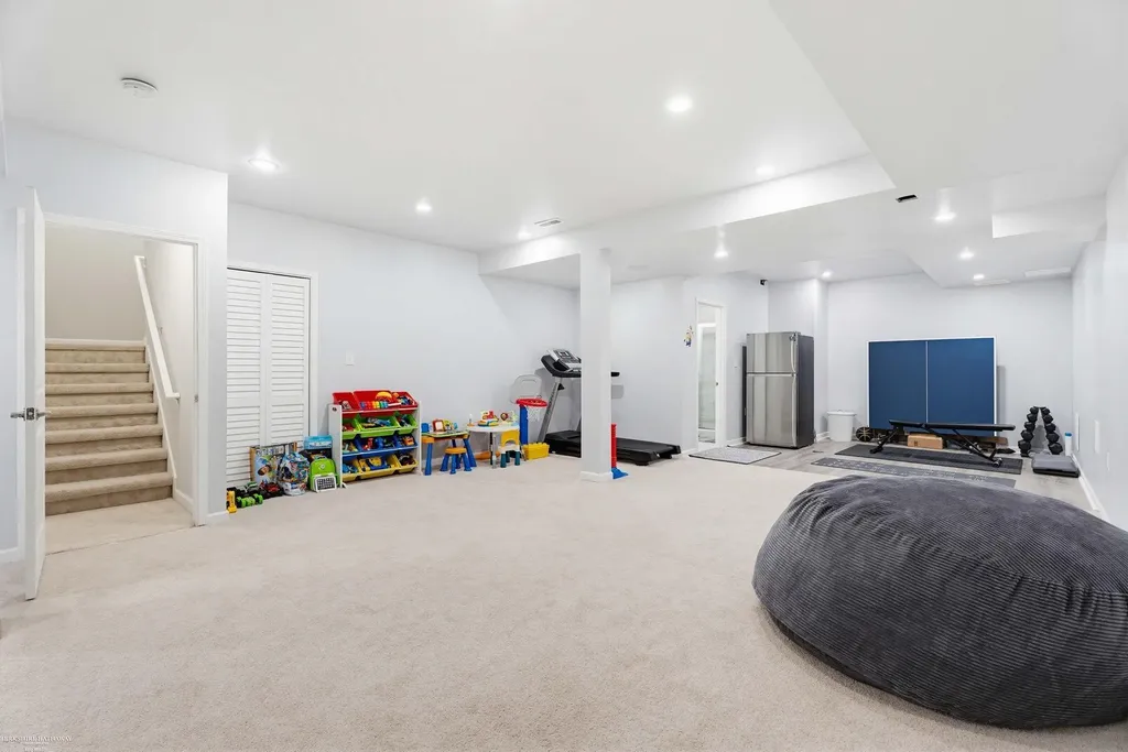 4929 W Stonegate Circle Lake Orion Village MI 48359