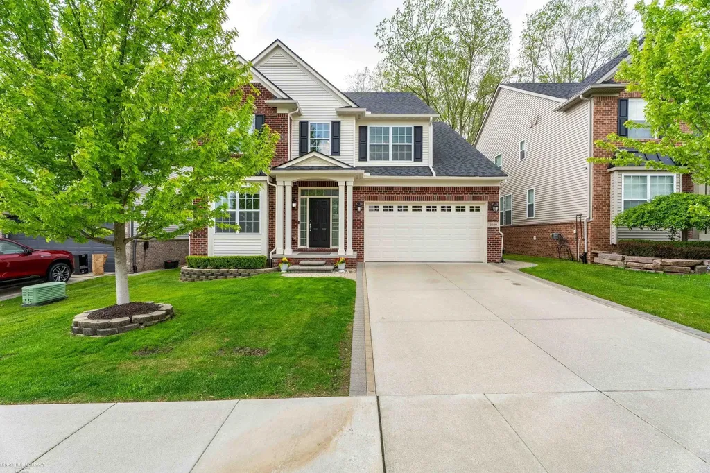 4929 W Stonegate Circle Lake Orion Village MI 48359
