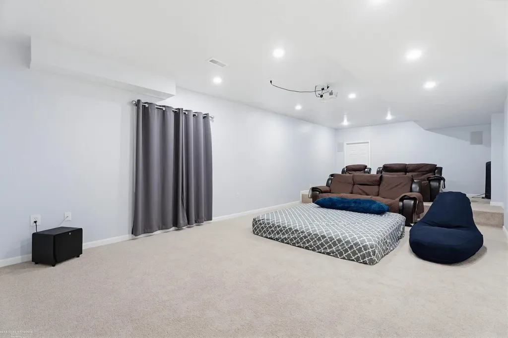 4929 W Stonegate Circle Lake Orion Village MI 48359