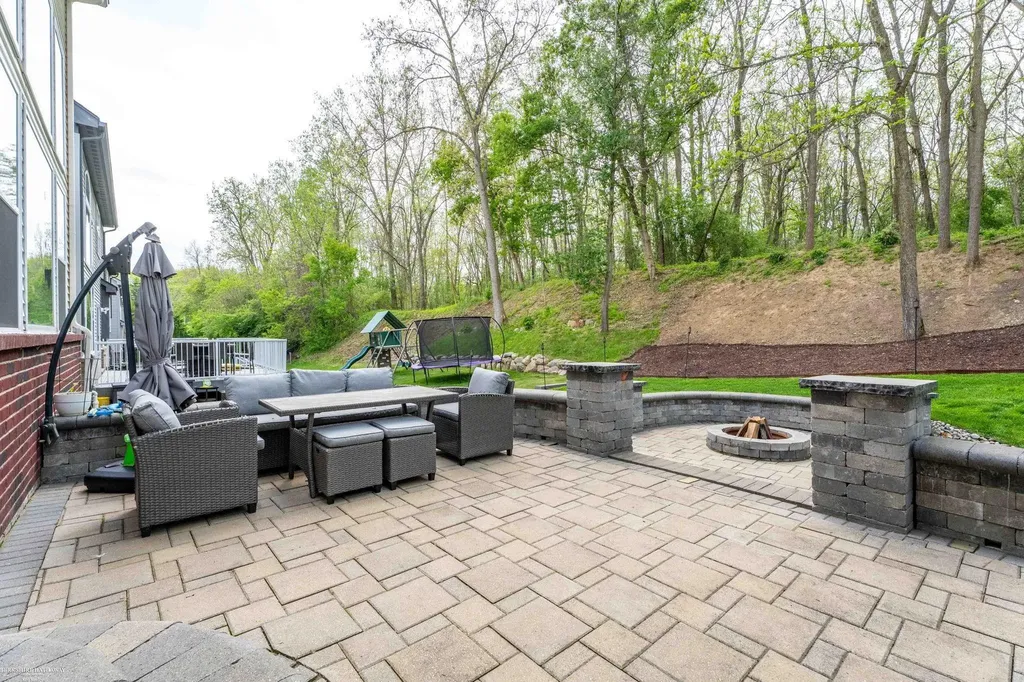 4929 W Stonegate Circle Lake Orion Village MI 48359
