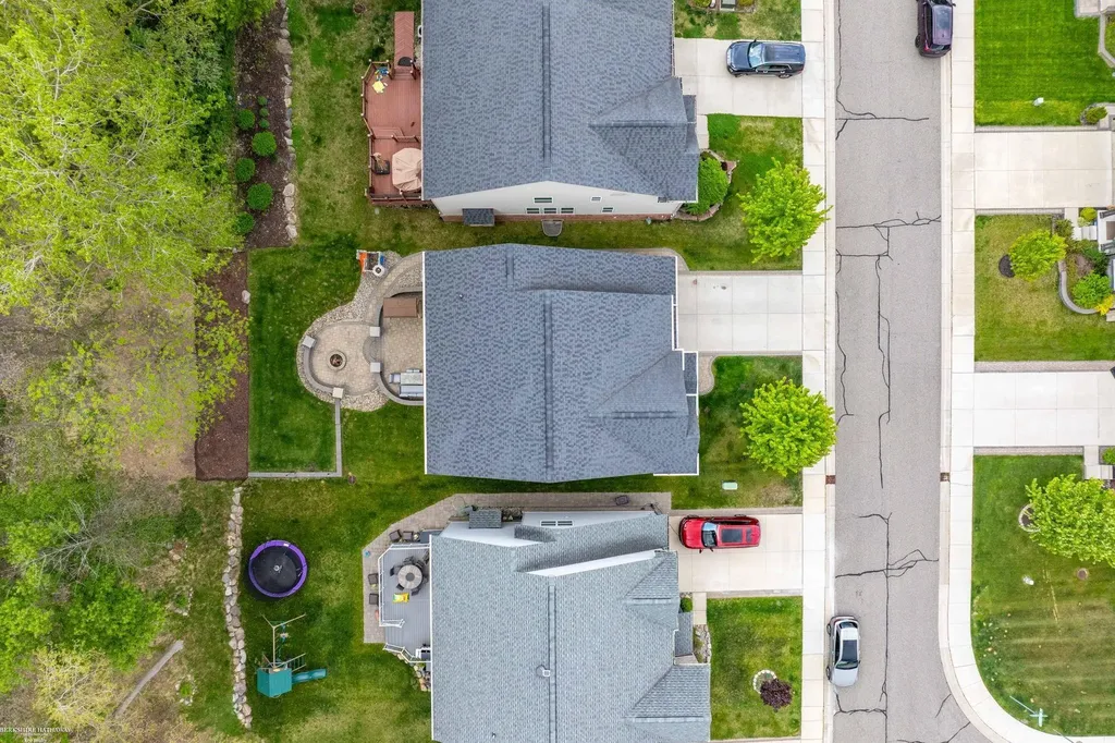 4929 W Stonegate Circle Lake Orion Village MI 48359