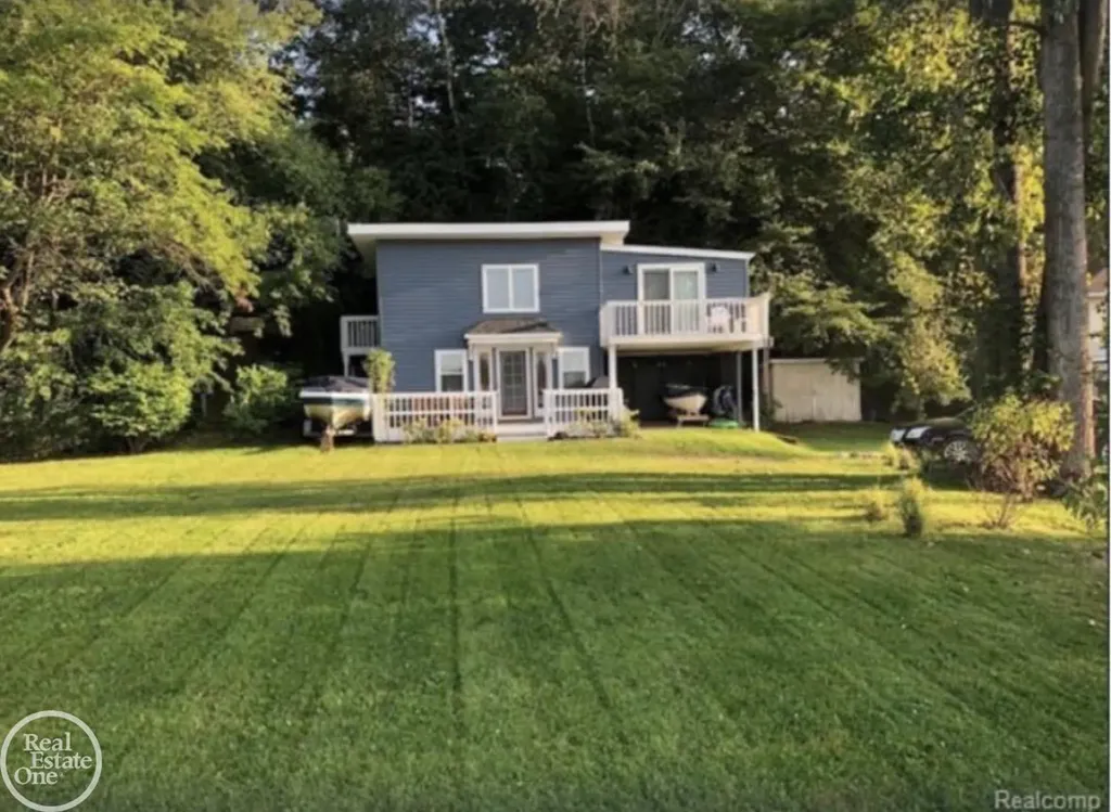 2100 Gray Park Drive Oregon Township MI 48446