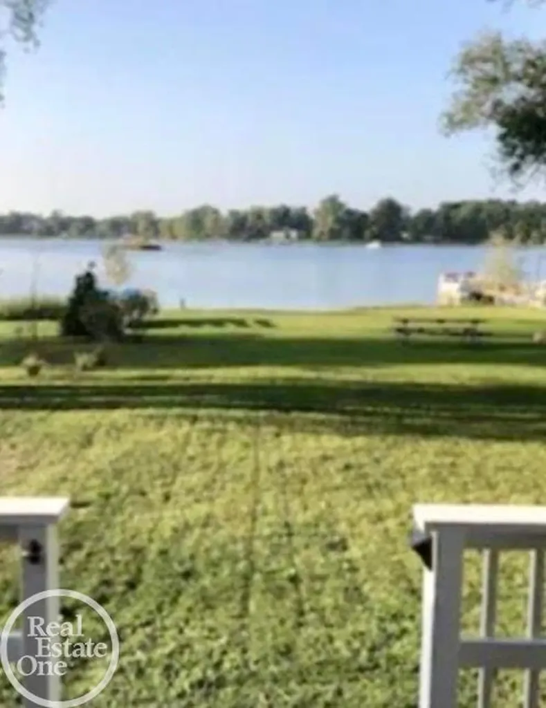 2100 Gray Park Drive Oregon Township MI 48446