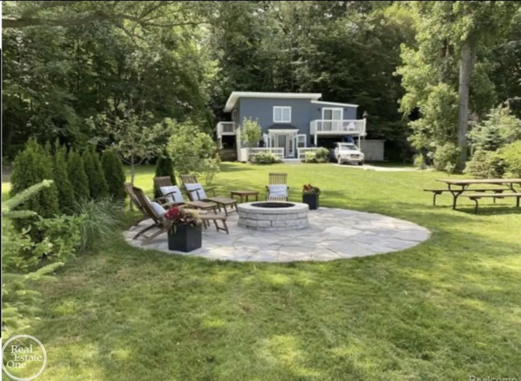 2100 Gray Park Drive Oregon Township MI 48446