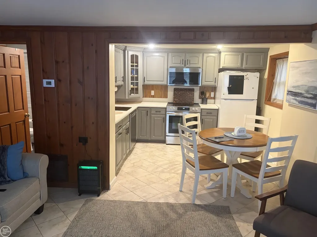 2100 Gray Park Drive Oregon Township MI 48446