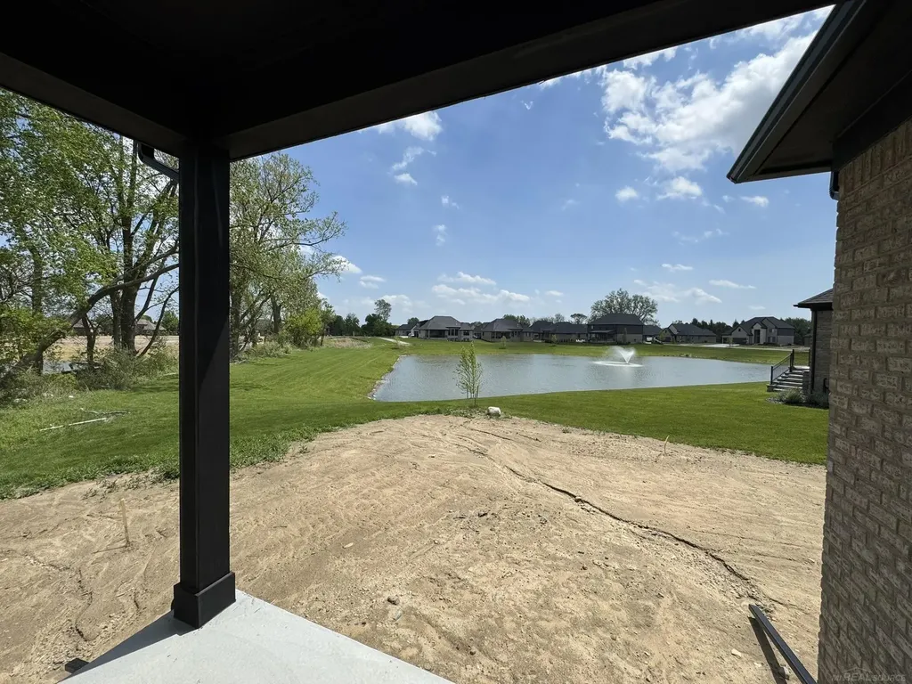 13999 Arthur Court Washington Township MI 48094