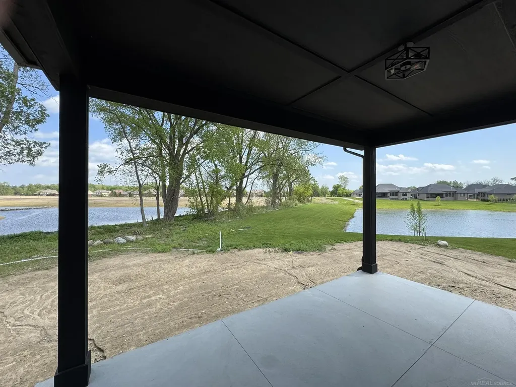 13999 Arthur Court Washington Township MI 48094