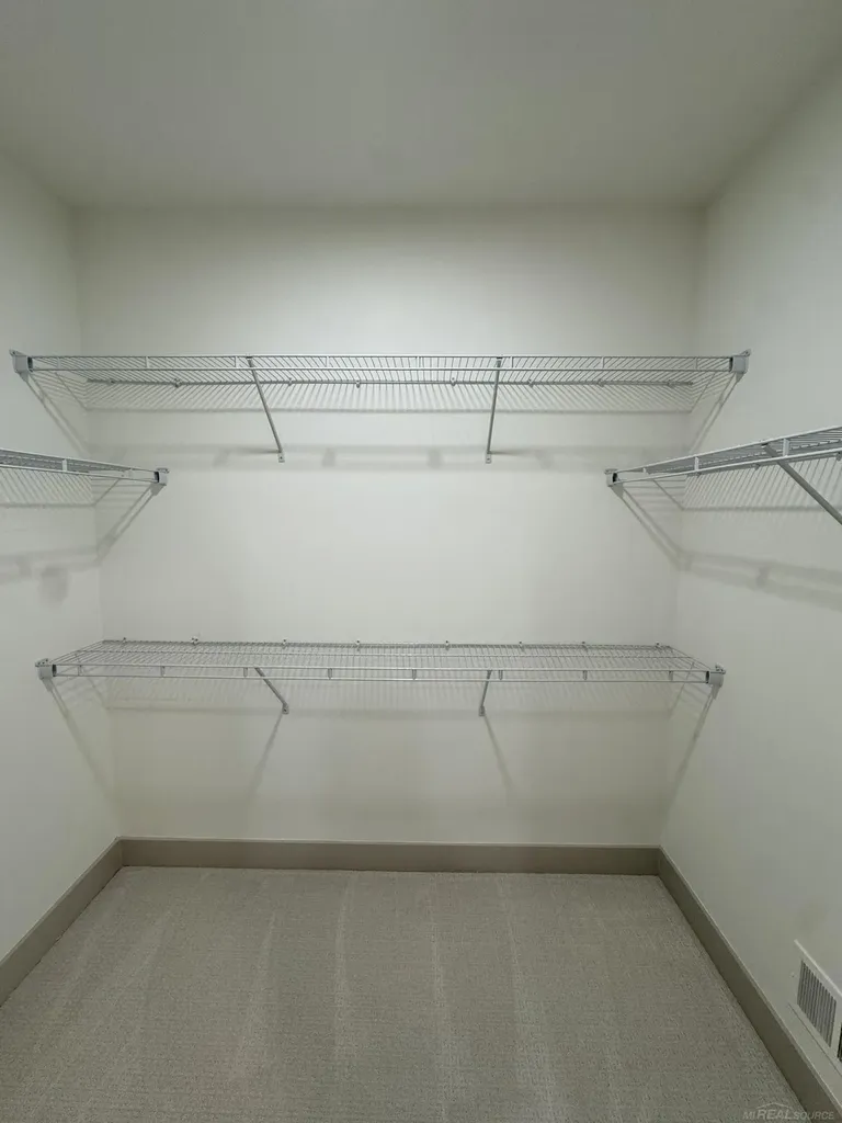13999 Arthur Court Washington Township MI 48094