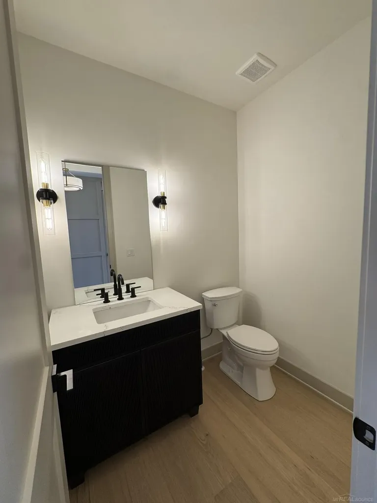 13999 Arthur Court Washington Township MI 48094