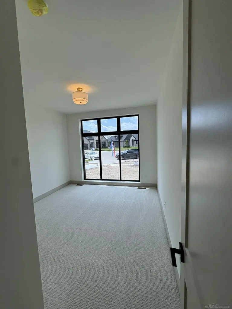 13999 Arthur Court Washington Township MI 48094