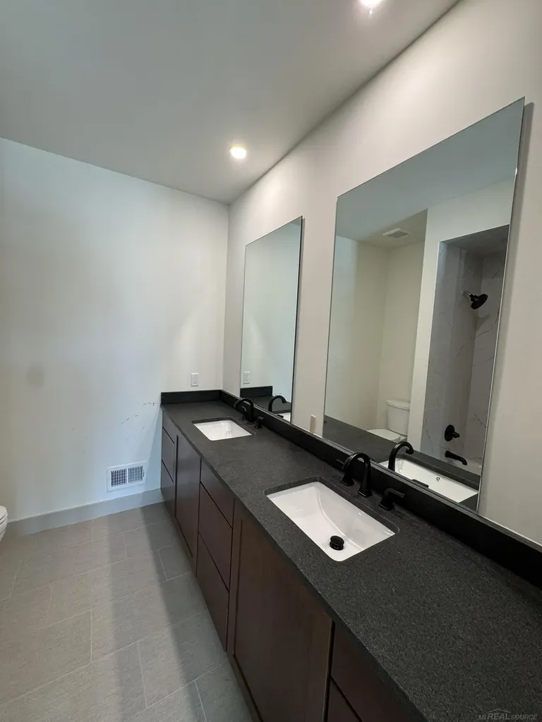 13999 Arthur Court Washington Township MI 48094