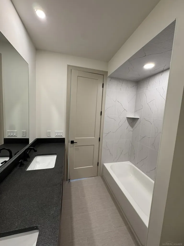 13999 Arthur Court Washington Township MI 48094