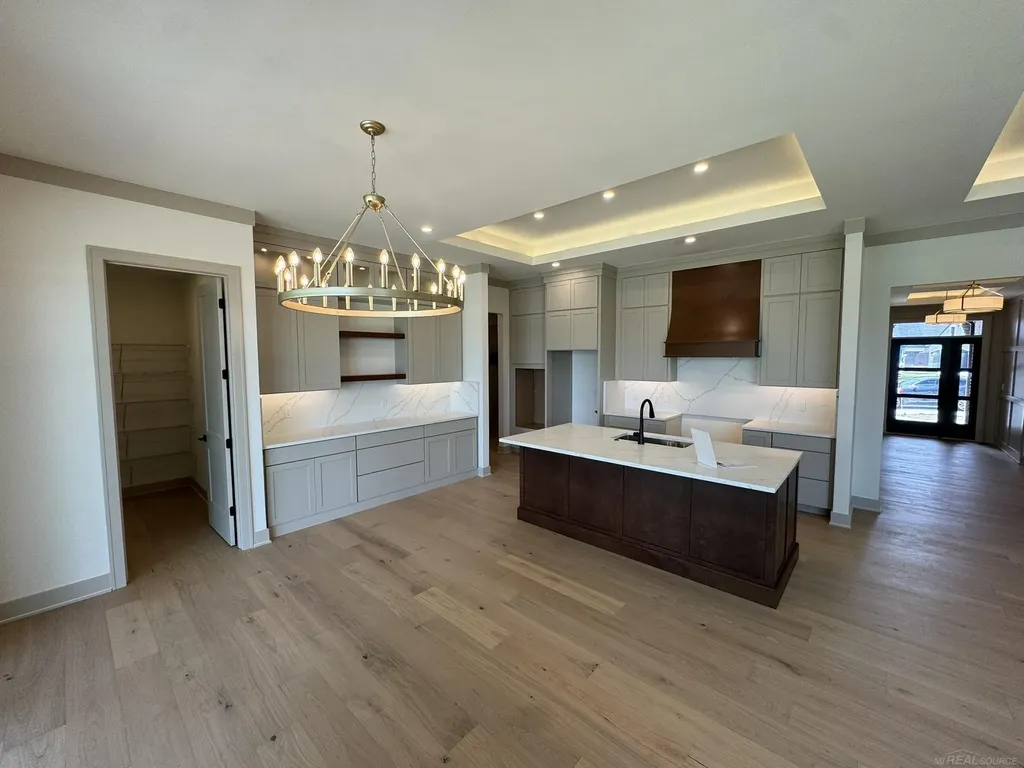 13999 Arthur Court Washington Township MI 48094