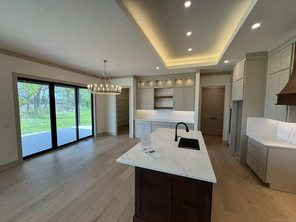 13999 Arthur Court Washington Township MI 48094