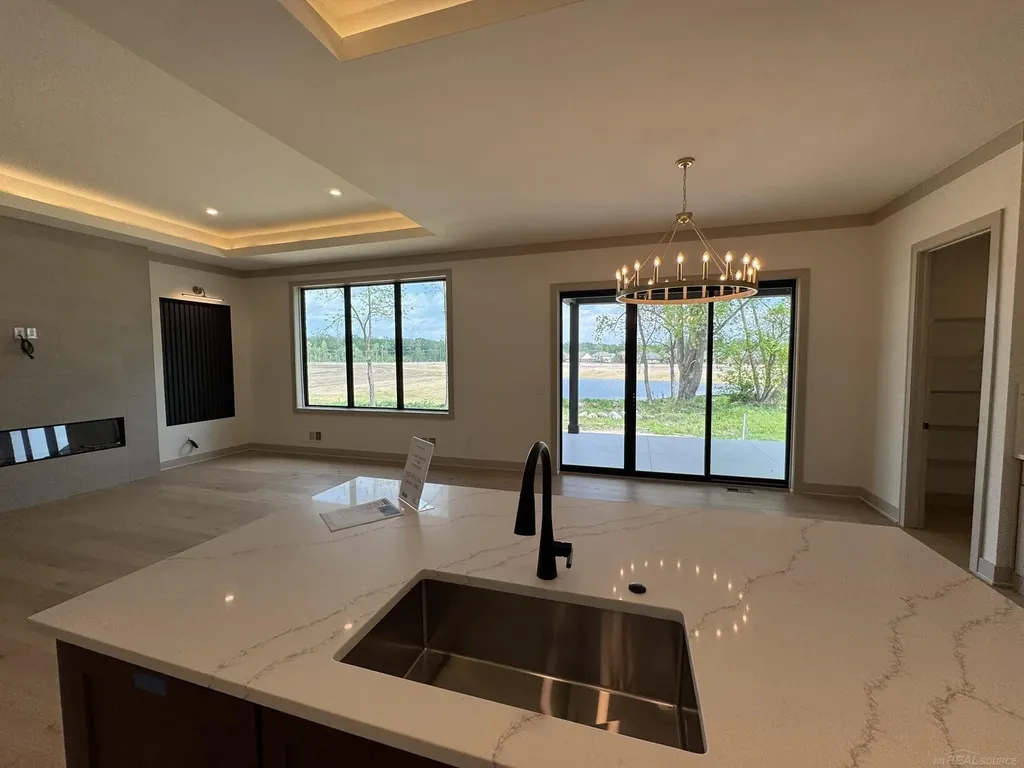 13999 Arthur Court Washington Township MI 48094
