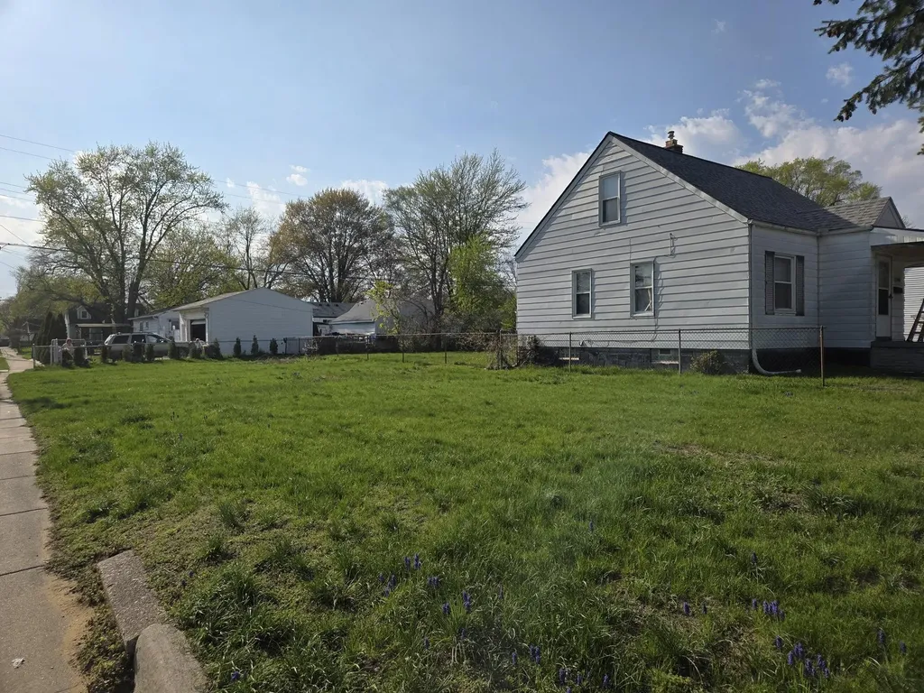 21409 Panama Street Warren City MI 48091