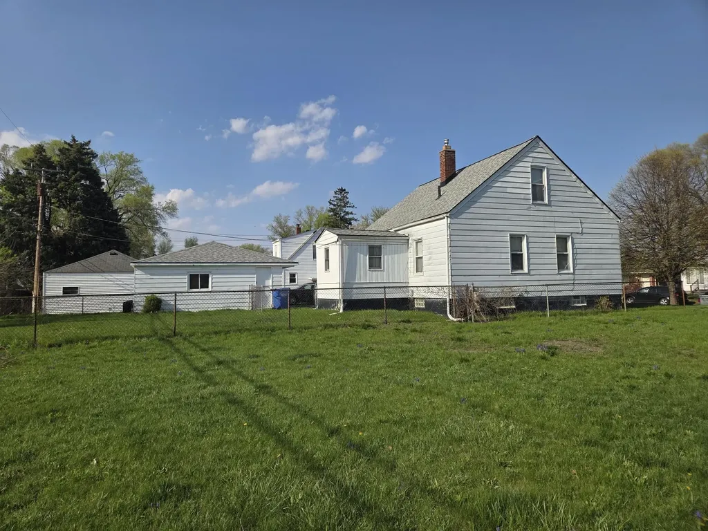 21409 Panama Street Warren City MI 48091