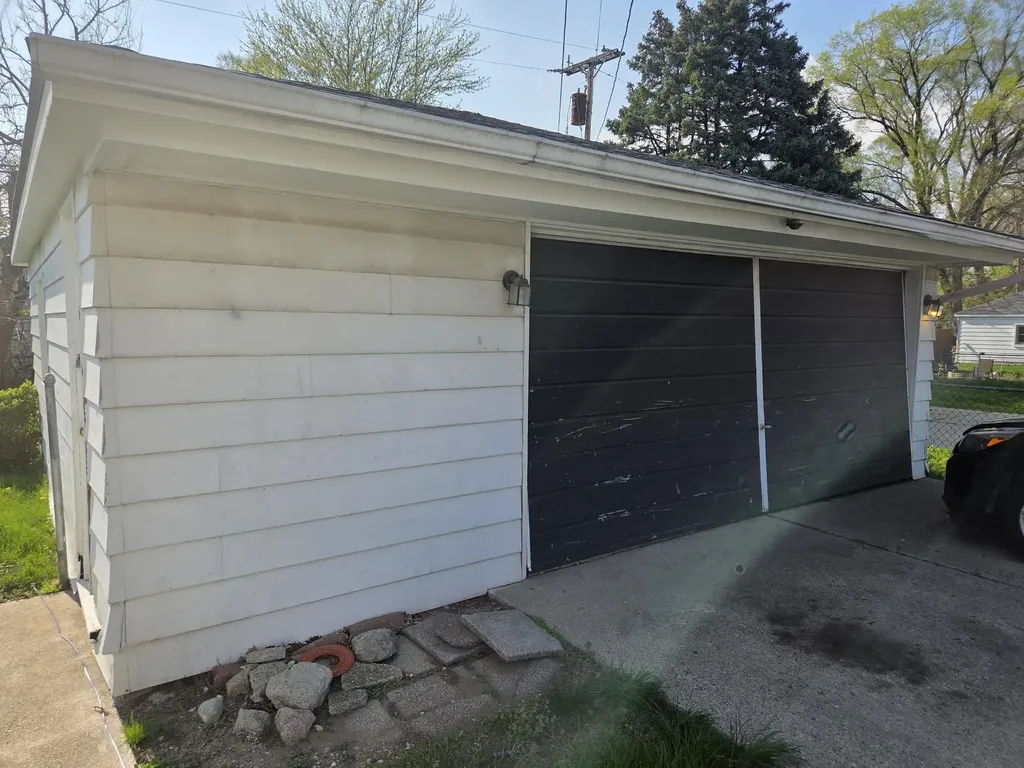 21409 Panama Street Warren City MI 48091