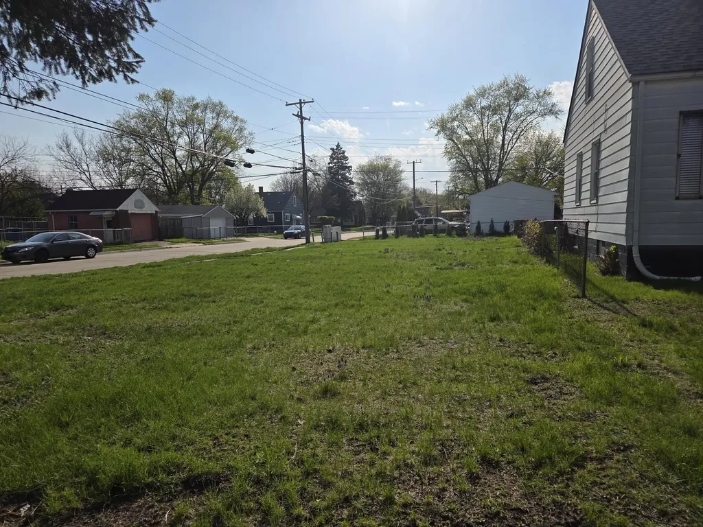 21409 Panama Street Warren City MI 48091