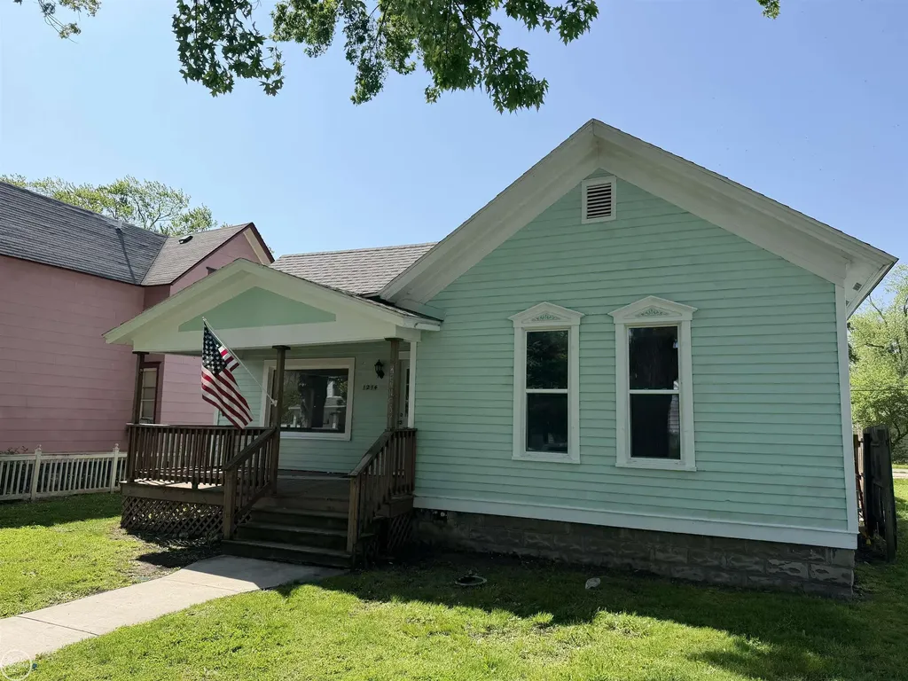 1214 Gillett Street Port Huron City MI 48060
