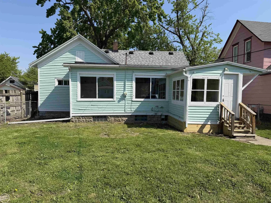 1214 Gillett Street Port Huron City MI 48060