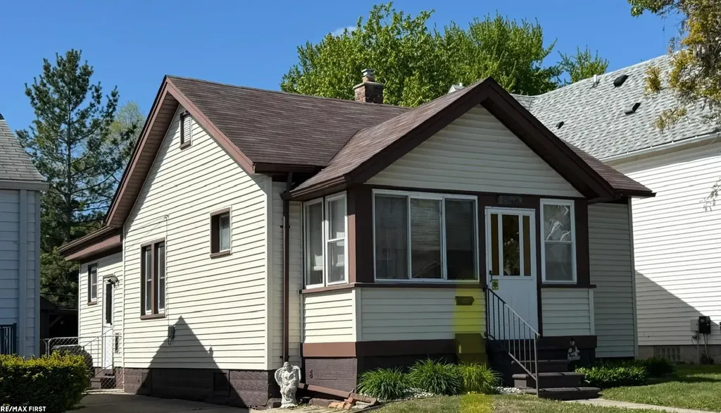 22118 Elizabeth Street St. Clair Shores City MI 48080