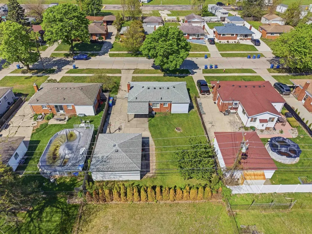 25542 Virginia Drive Warren City MI 48091