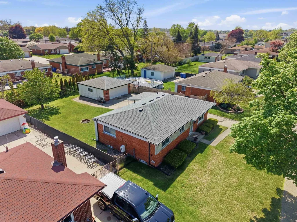 25542 Virginia Drive Warren City MI 48091