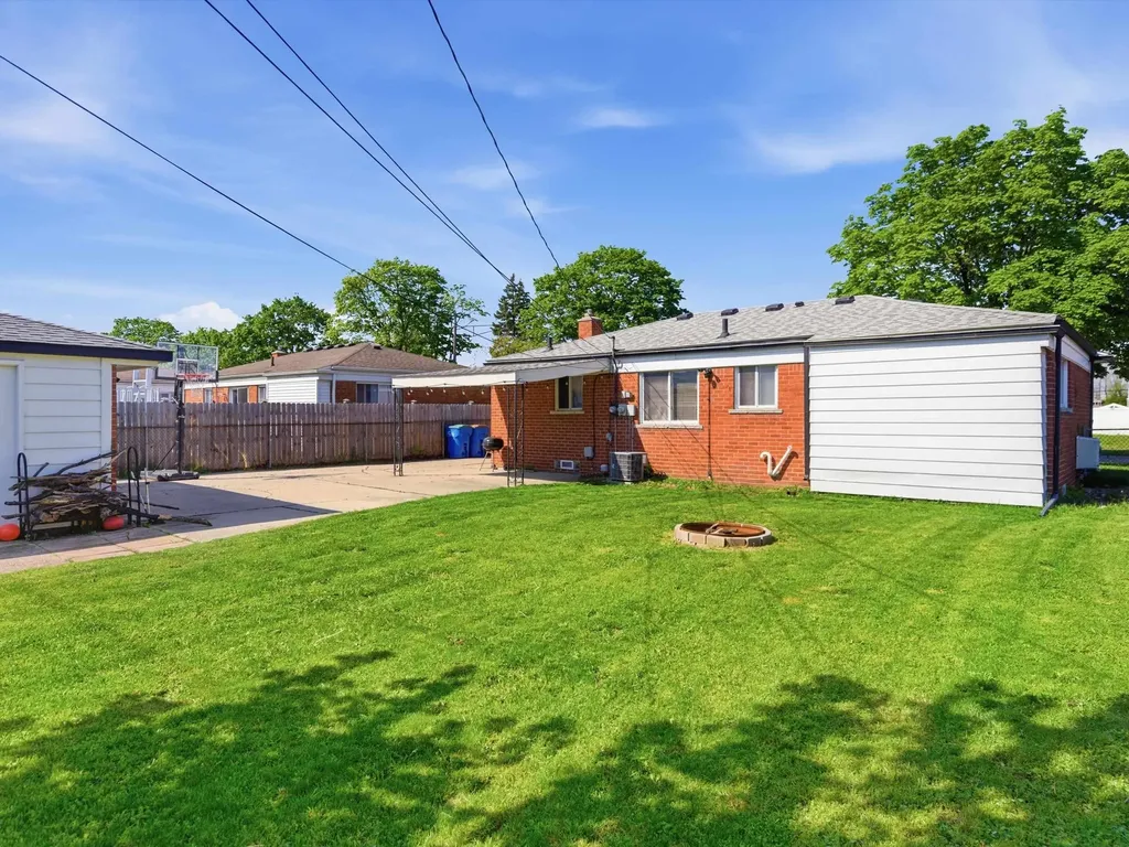 25542 Virginia Drive Warren City MI 48091