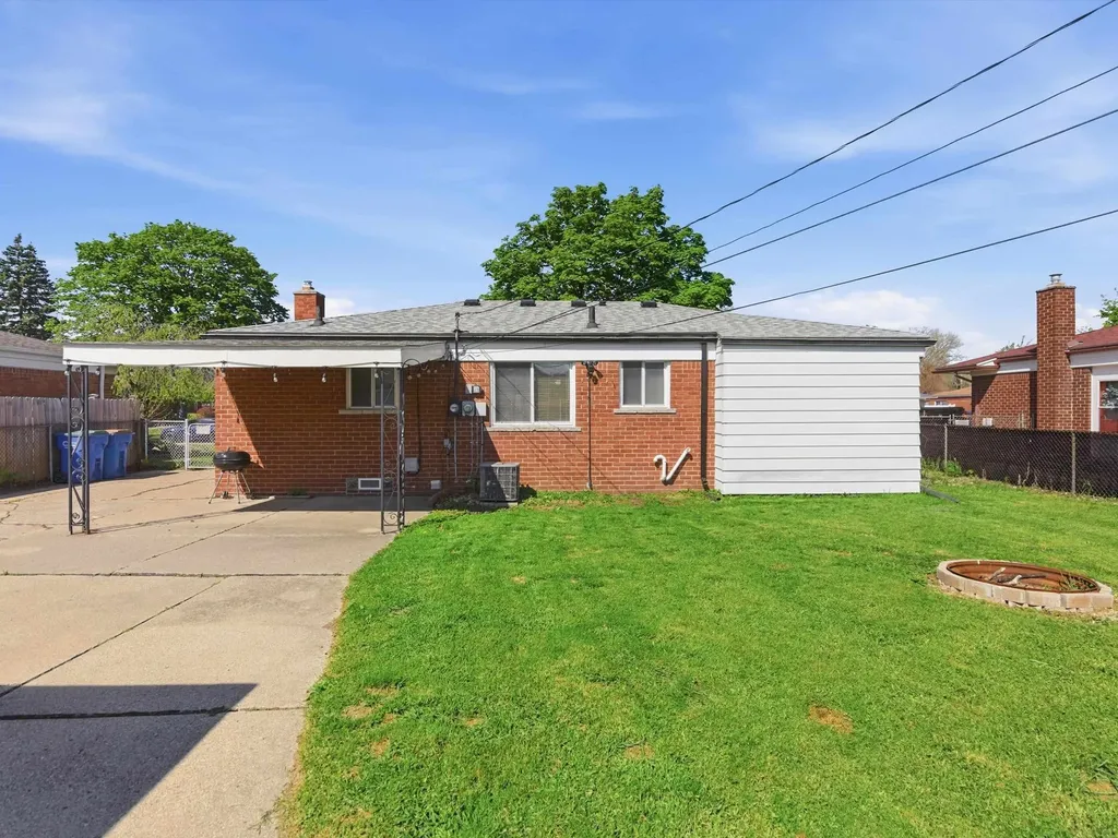 25542 Virginia Drive Warren City MI 48091