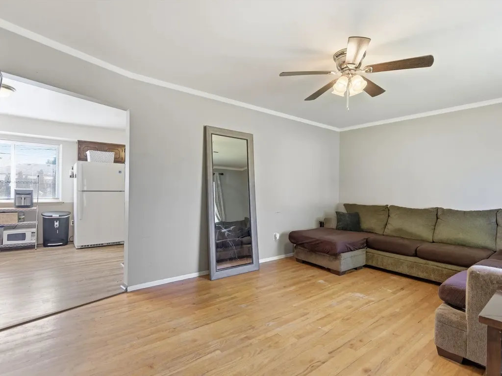 25542 Virginia Drive Warren City MI 48091