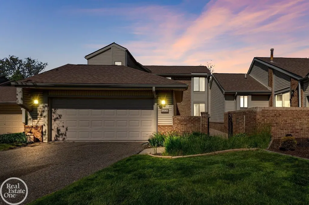 29263 W Chanticleer Street Southfield City MI 48034