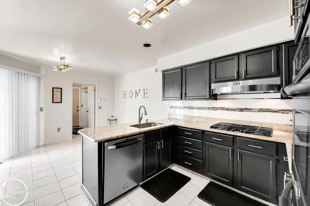 29263 W Chanticleer Street Southfield City MI 48034