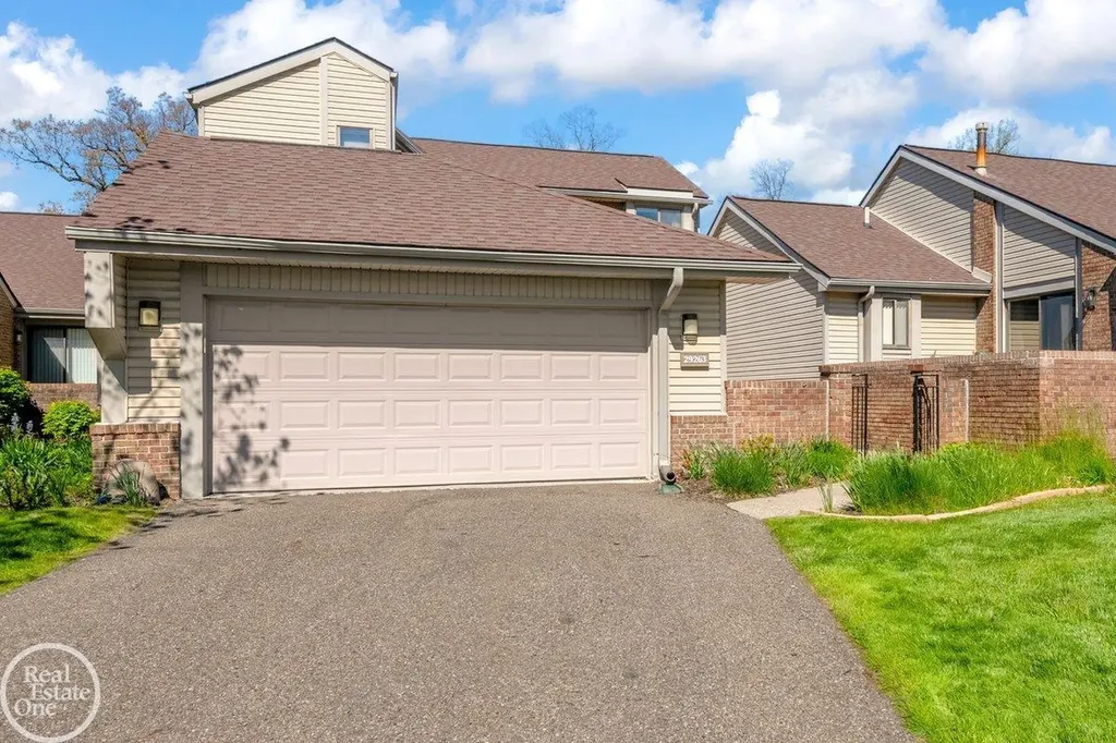 29263 W Chanticleer Street Southfield City MI 48034