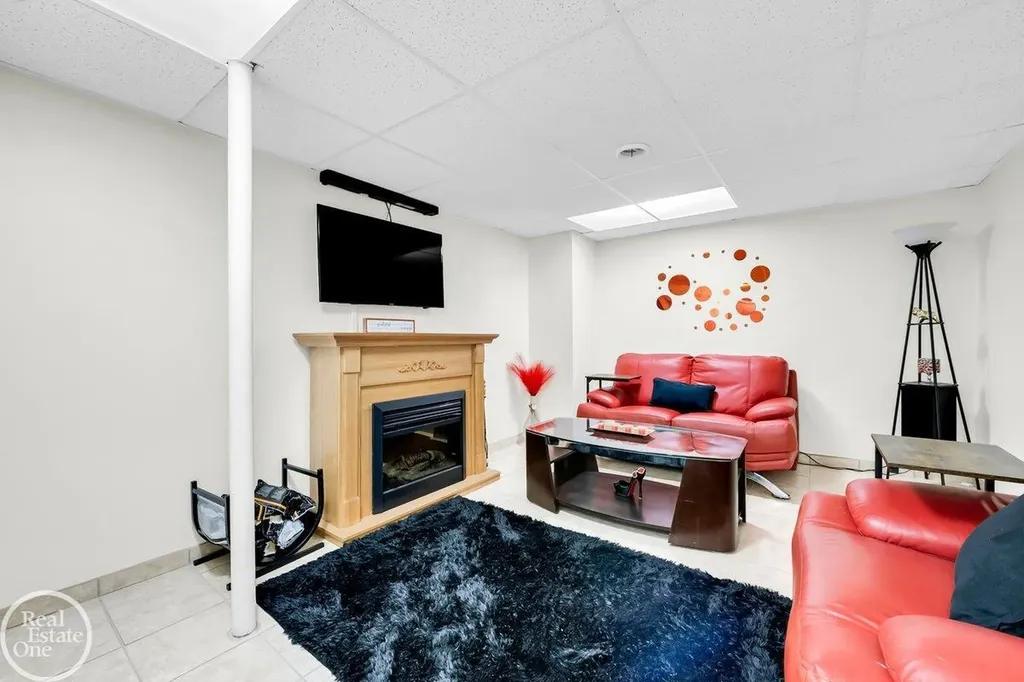 29263 W Chanticleer Street Southfield City MI 48034