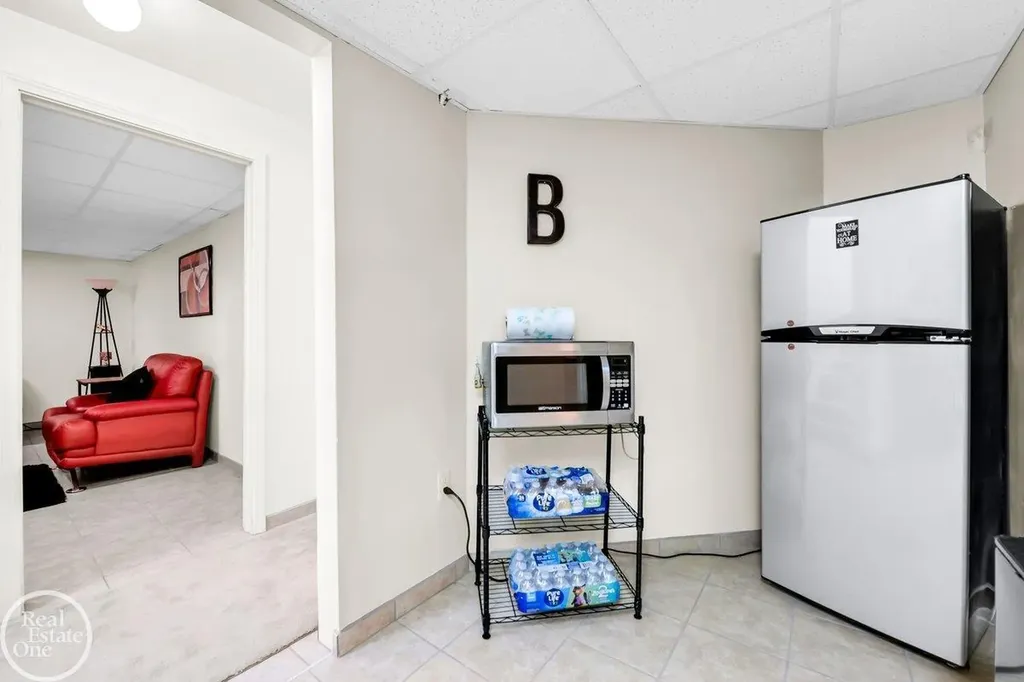 29263 W Chanticleer Street Southfield City MI 48034