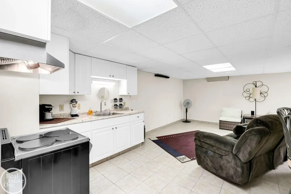 29263 W Chanticleer Street Southfield City MI 48034