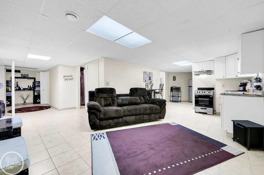 29263 W Chanticleer Street Southfield City MI 48034