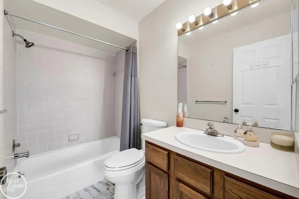 29263 W Chanticleer Street Southfield City MI 48034