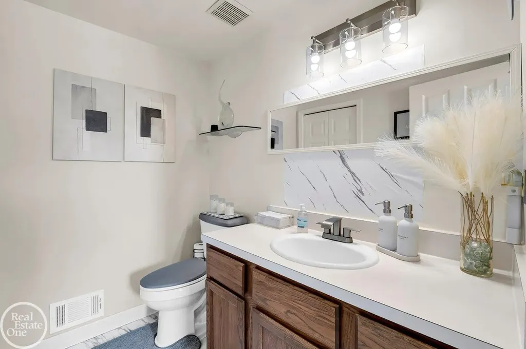 29263 W Chanticleer Street Southfield City MI 48034