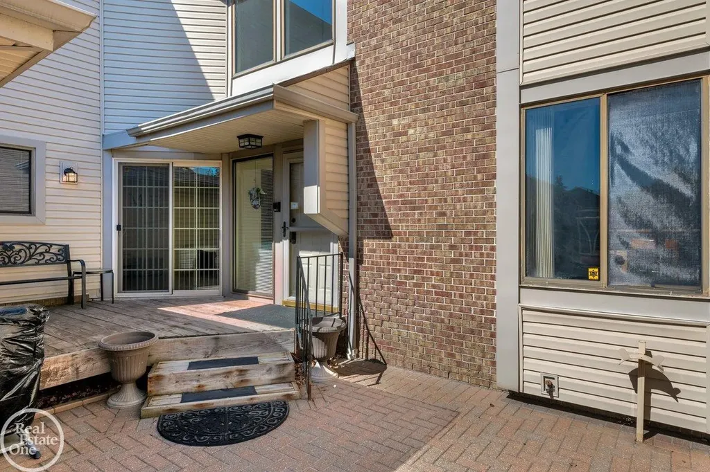 29263 W Chanticleer Street Southfield City MI 48034