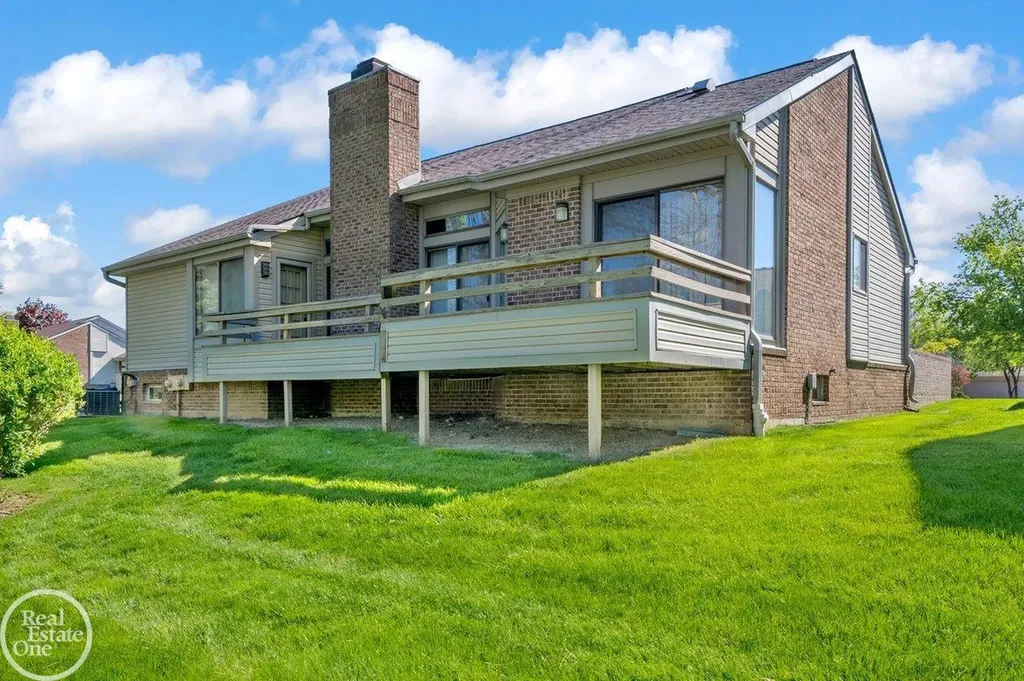 29263 W Chanticleer Street Southfield City MI 48034