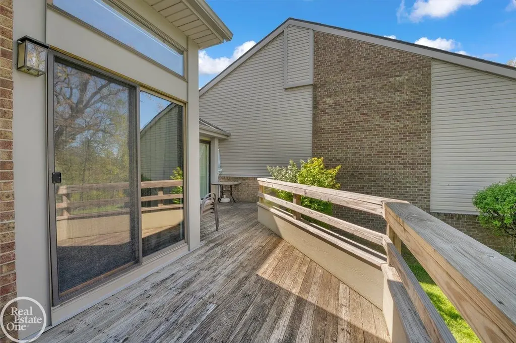 29263 W Chanticleer Street Southfield City MI 48034