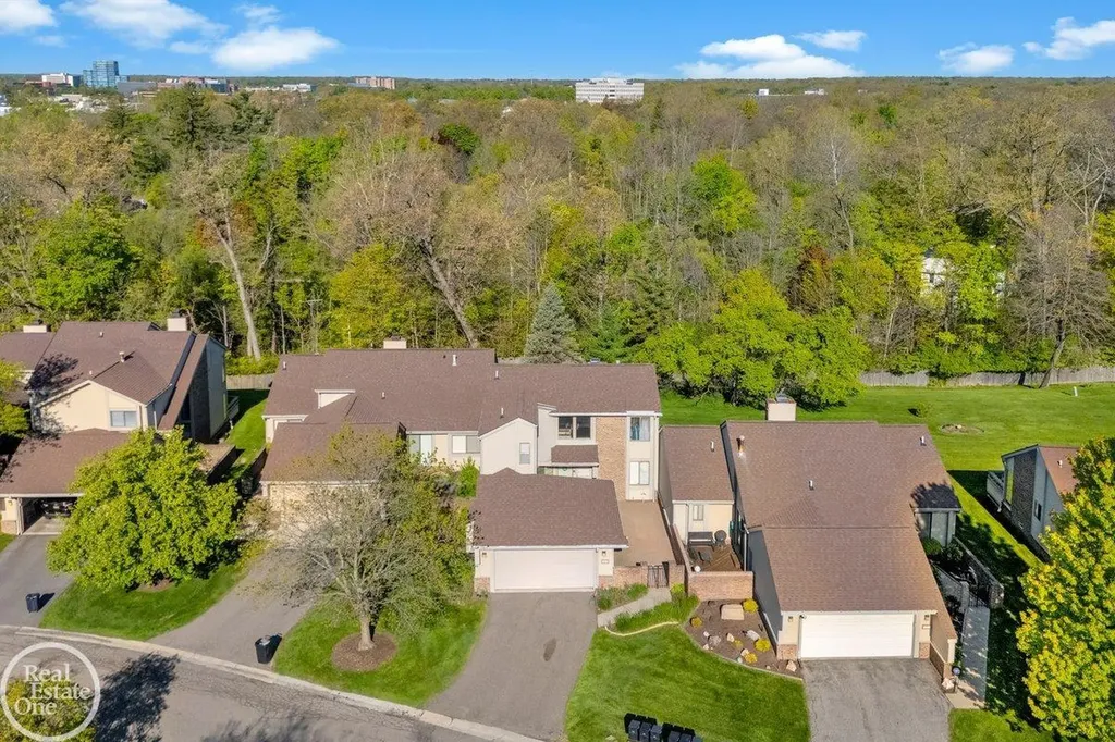 29263 W Chanticleer Street Southfield City MI 48034