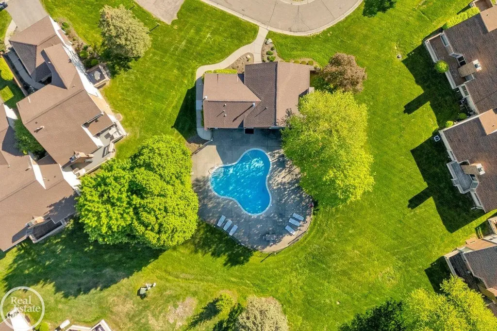 29263 W Chanticleer Street Southfield City MI 48034