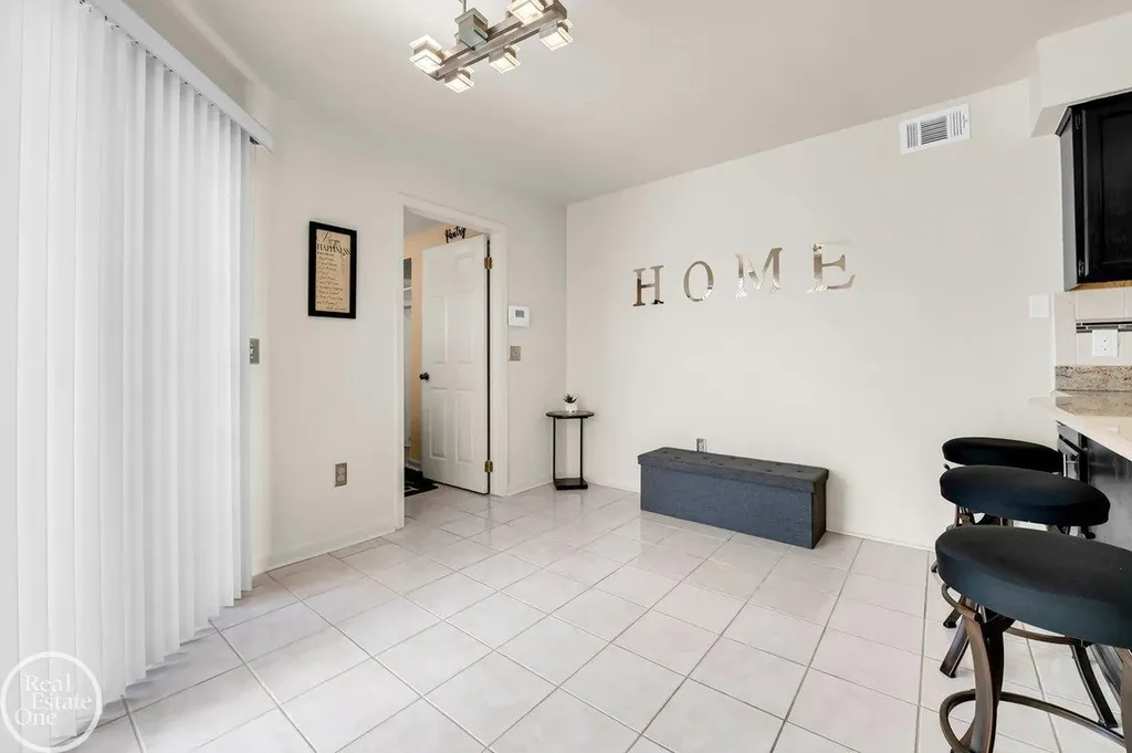 29263 W Chanticleer Street Southfield City MI 48034