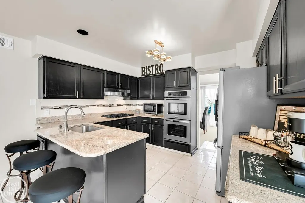 29263 W Chanticleer Street Southfield City MI 48034